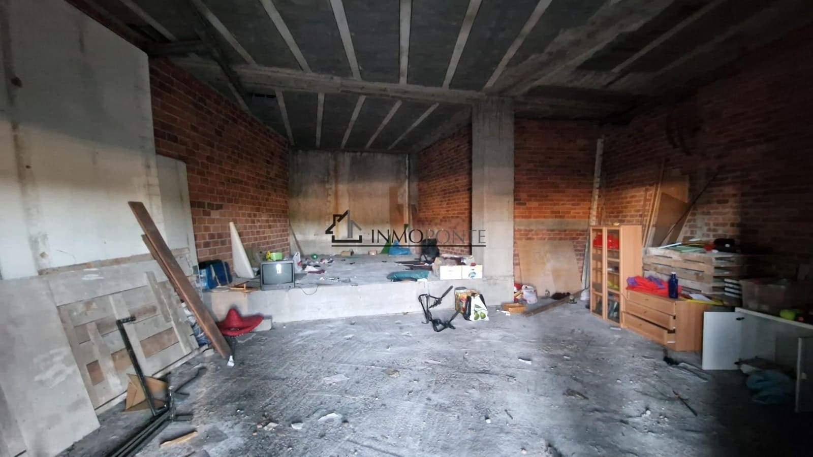 Commercial for sale in Pontevedra city - € 95,000 (Ref: 9346577)