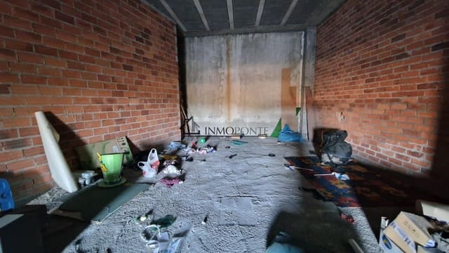 Commercial for sale in Pontevedra city - € 95,000 (Ref: 9346577)