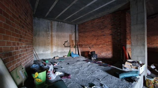 Commercial for sale in Pontevedra city - € 95,000 (Ref: 9346577)