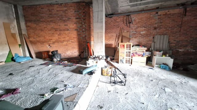 Commercial for sale in Pontevedra city - € 95,000 (Ref: 9346577)