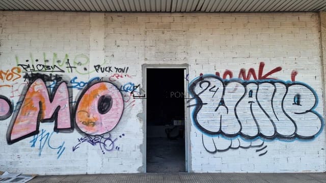 Commercial for sale in Pontevedra city - € 95,000 (Ref: 9346577)