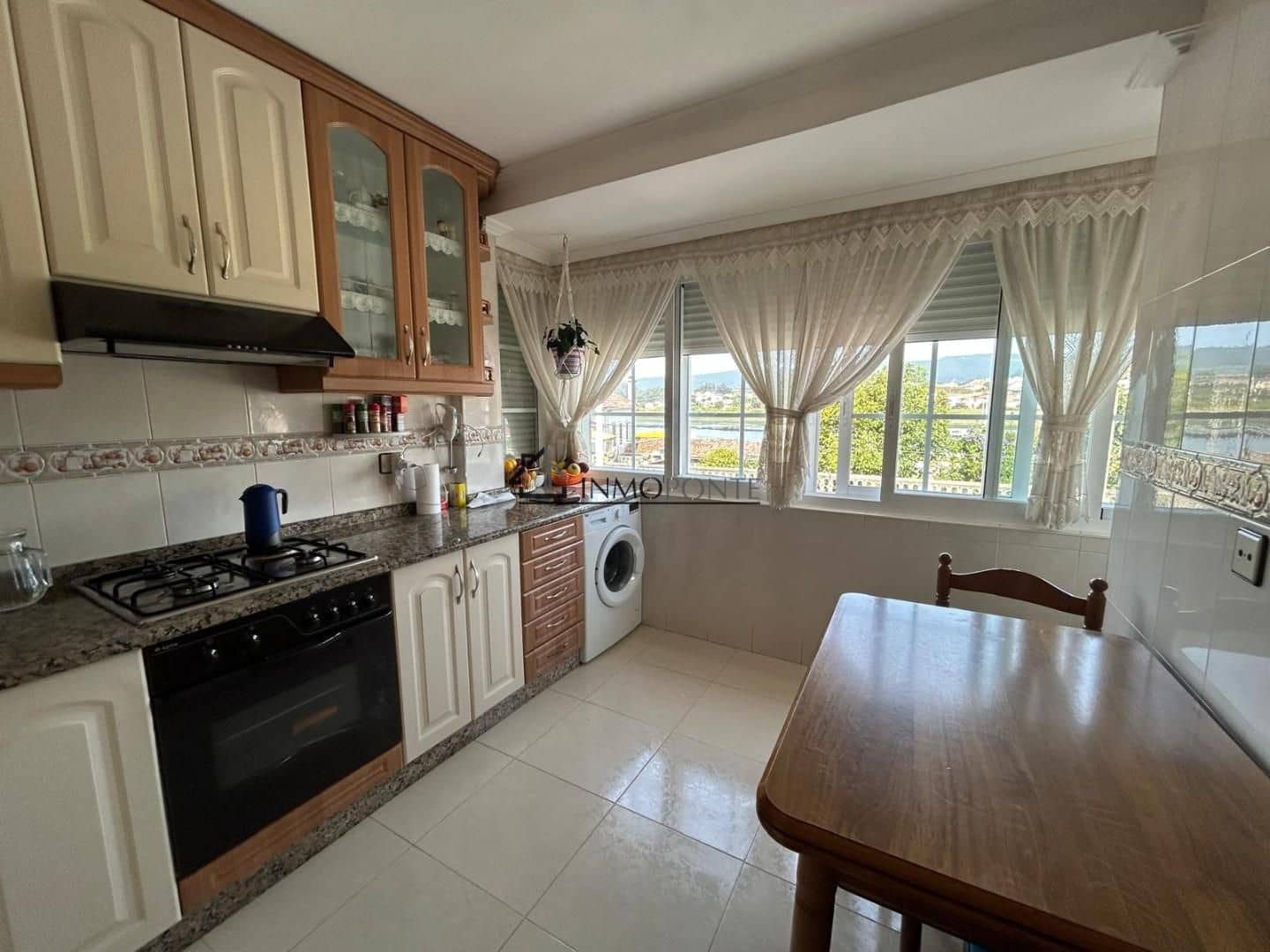 7 bedroom Townhouse for sale in Pontevedra city - € 390,000 (Ref: 9346581)