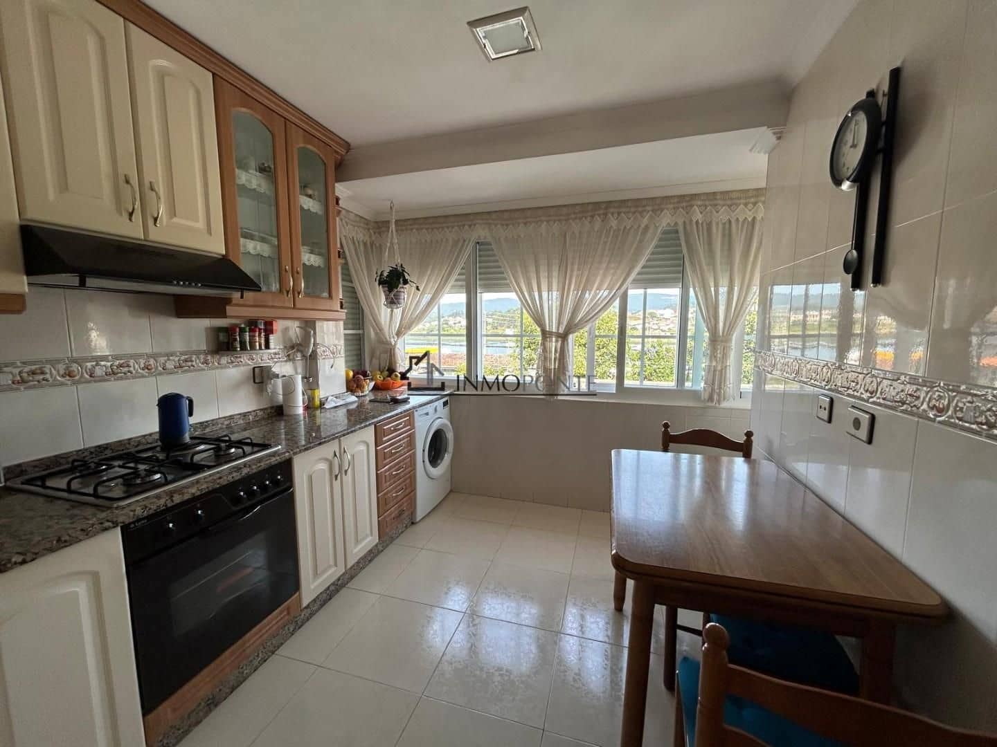 7 bedroom Townhouse for sale in Pontevedra city - € 390,000 (Ref: 9346581)