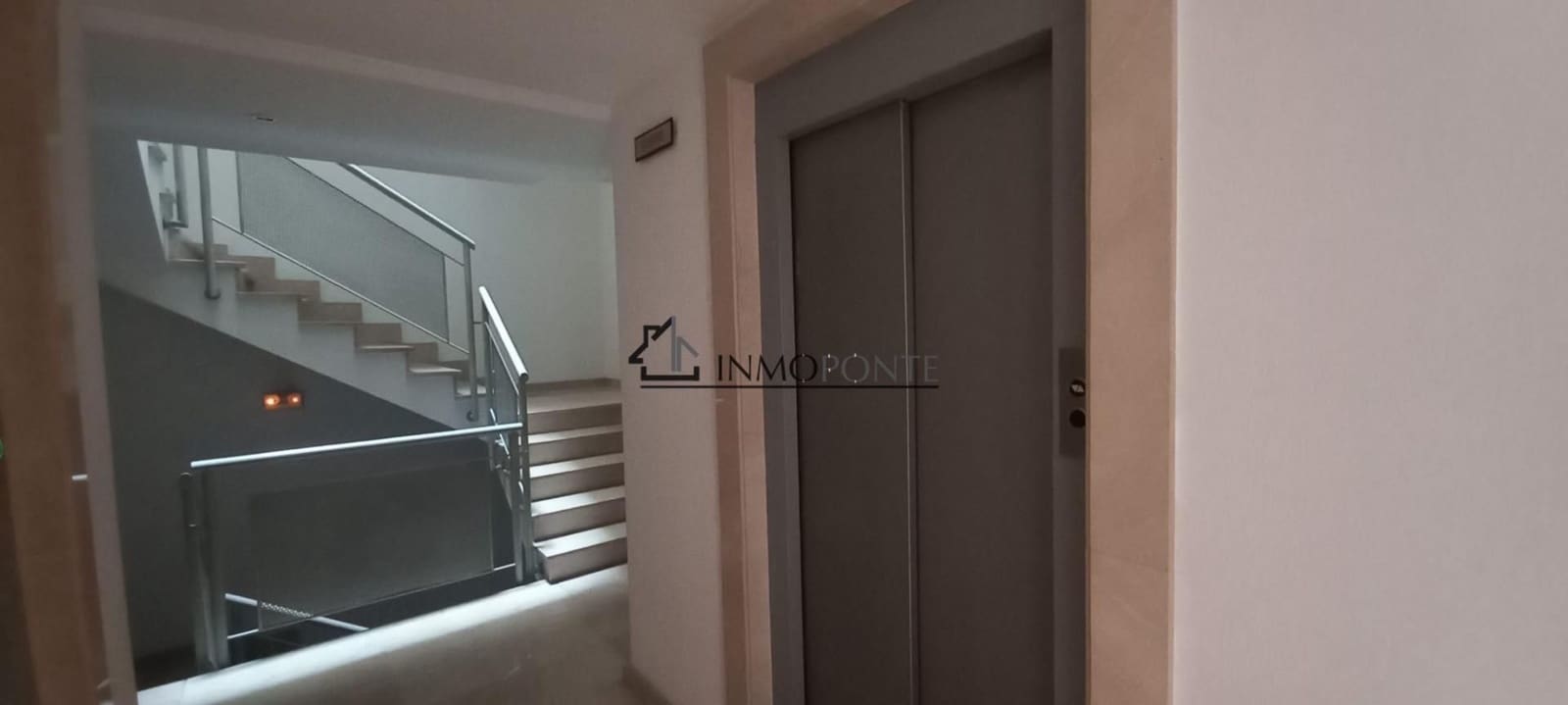 Kontor til salg i Pontevedra by - € 155.000 (Ref: 9428244)