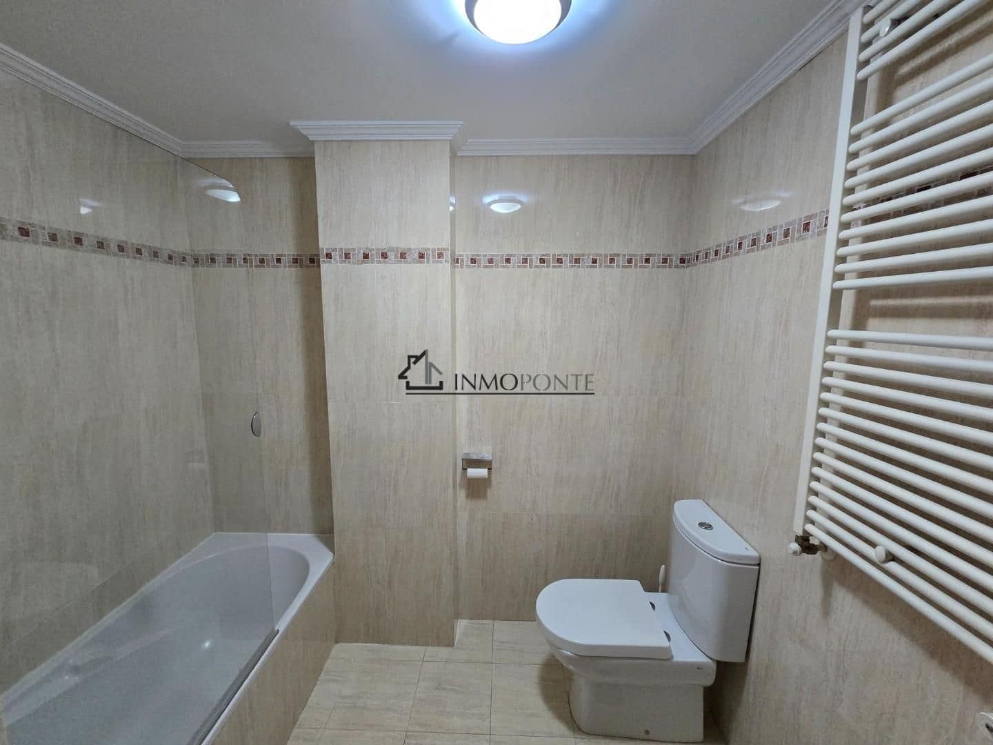 Piso de 2 habitaciones en Poio en alquiler - 700 € (Ref: 9432413)