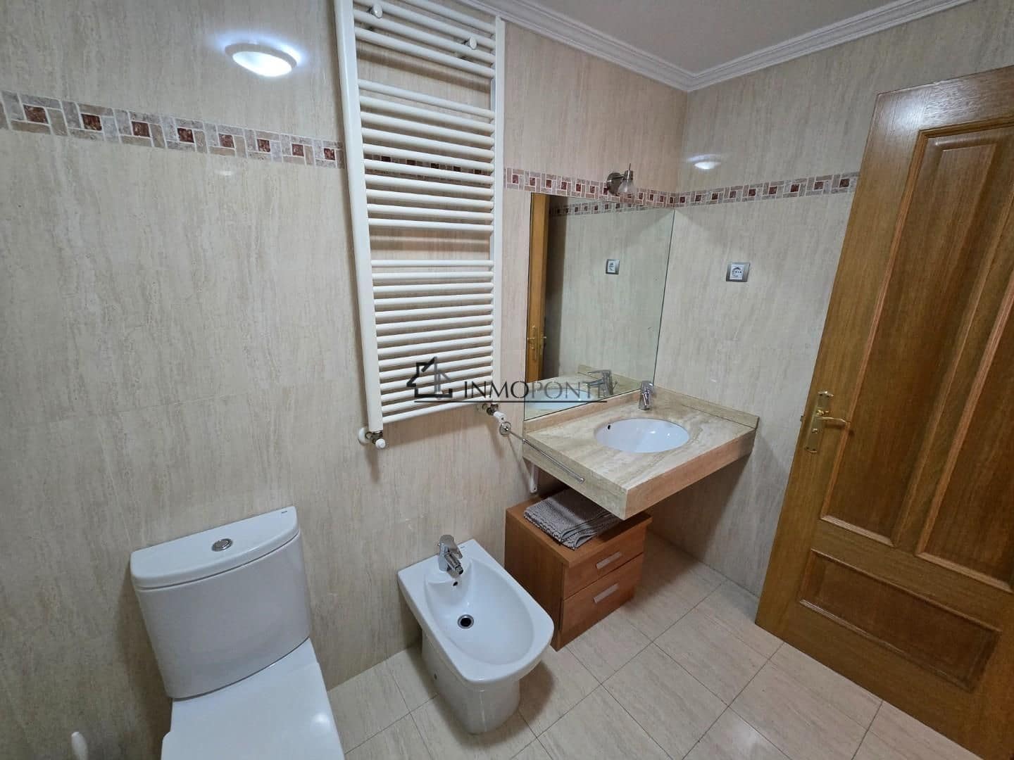 Piso de 2 habitaciones en Poio en alquiler - 700 € (Ref: 9432413)