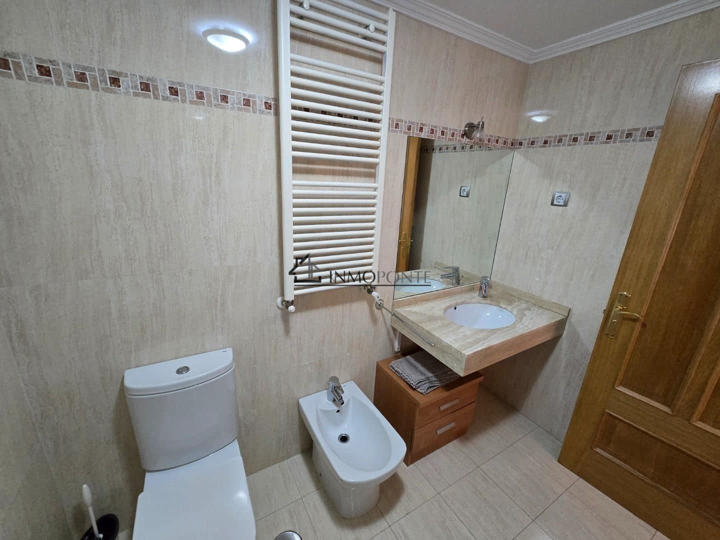 Piso de 2 habitaciones en Poio en alquiler - 700 € (Ref: 9432413)