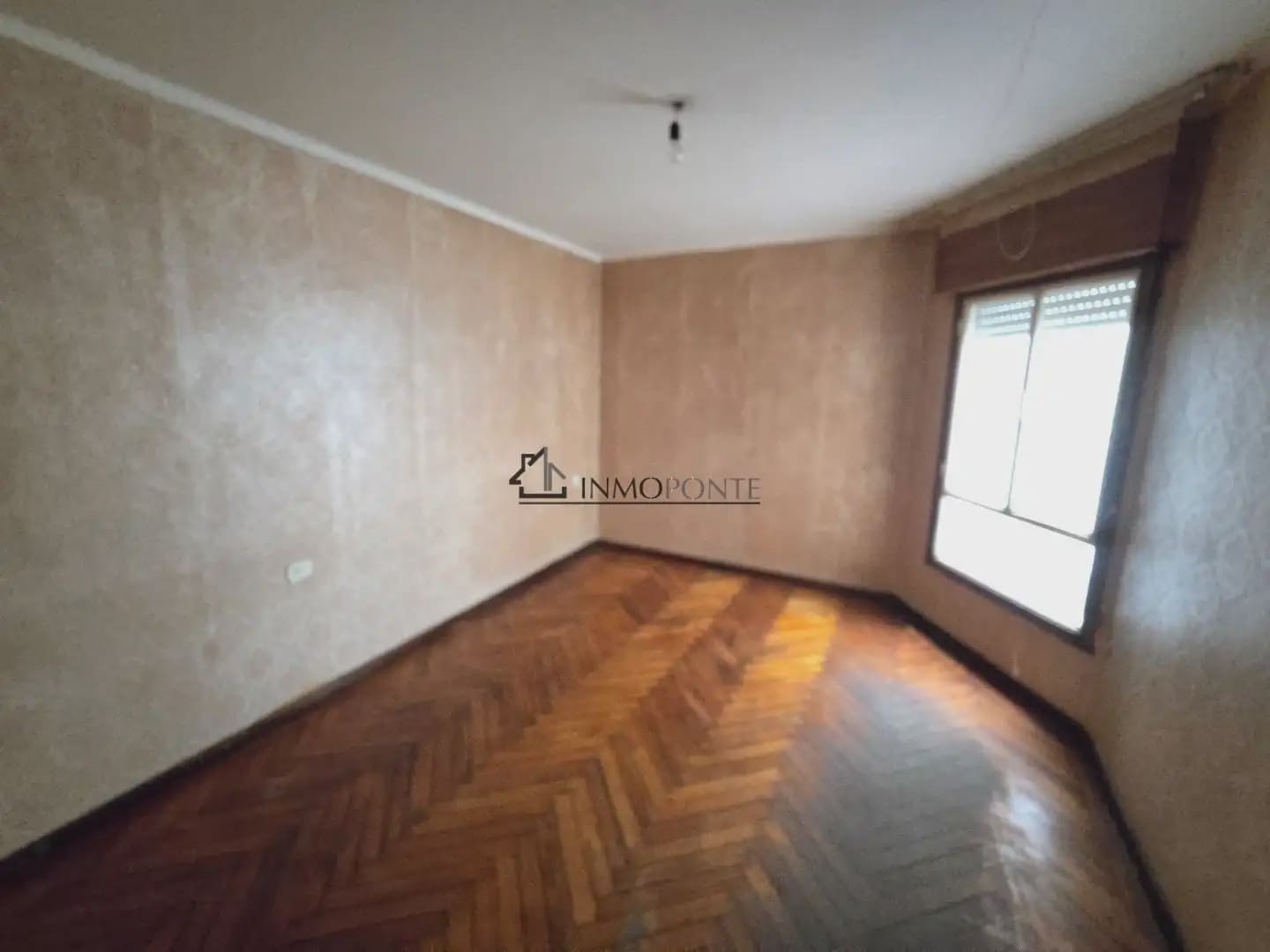 5 bedroom Flat for sale in Pontevedra city - € 220,000 (Ref: 9798443)