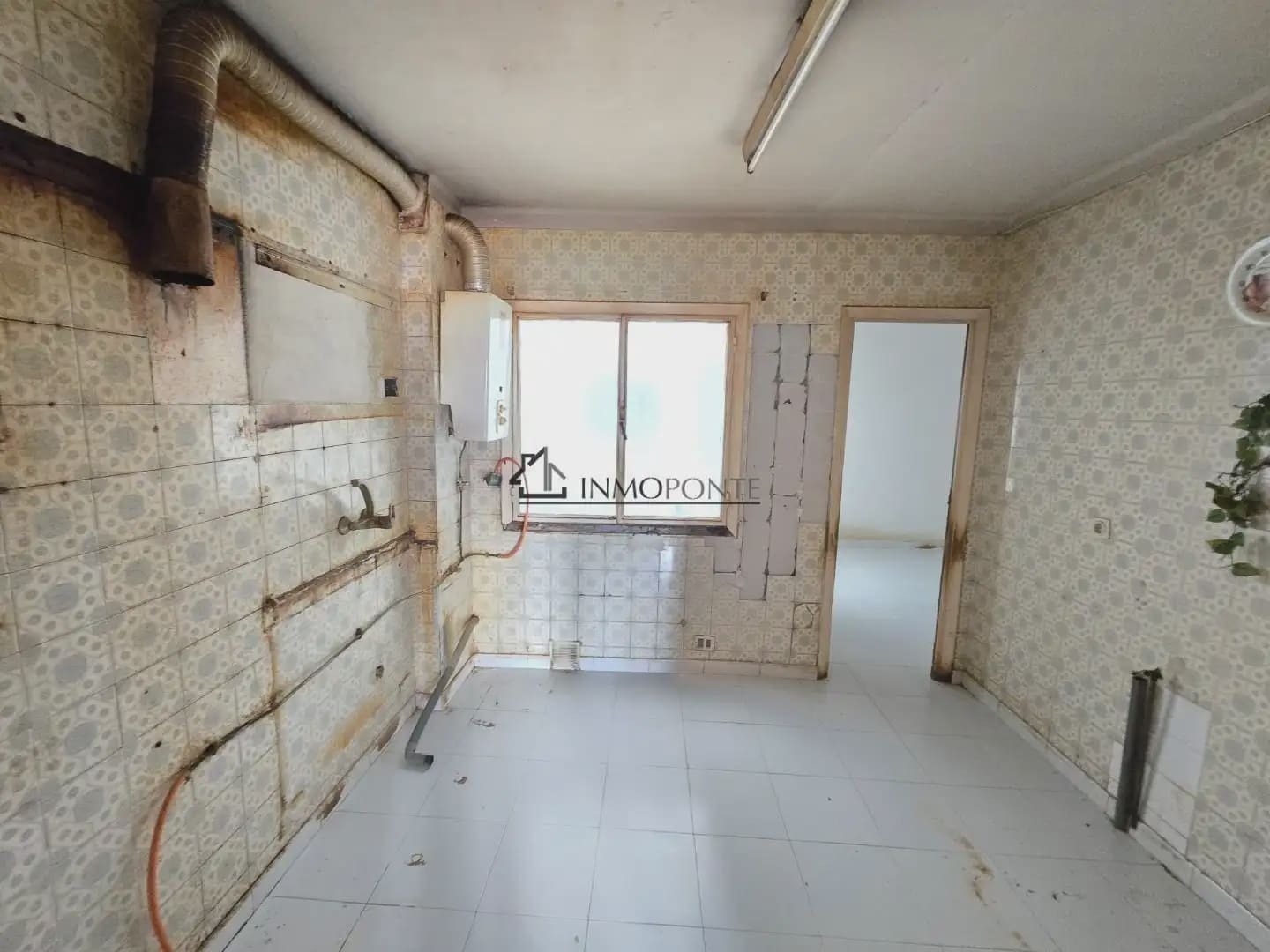 5 bedroom Flat for sale in Pontevedra city - € 220,000 (Ref: 9798443)