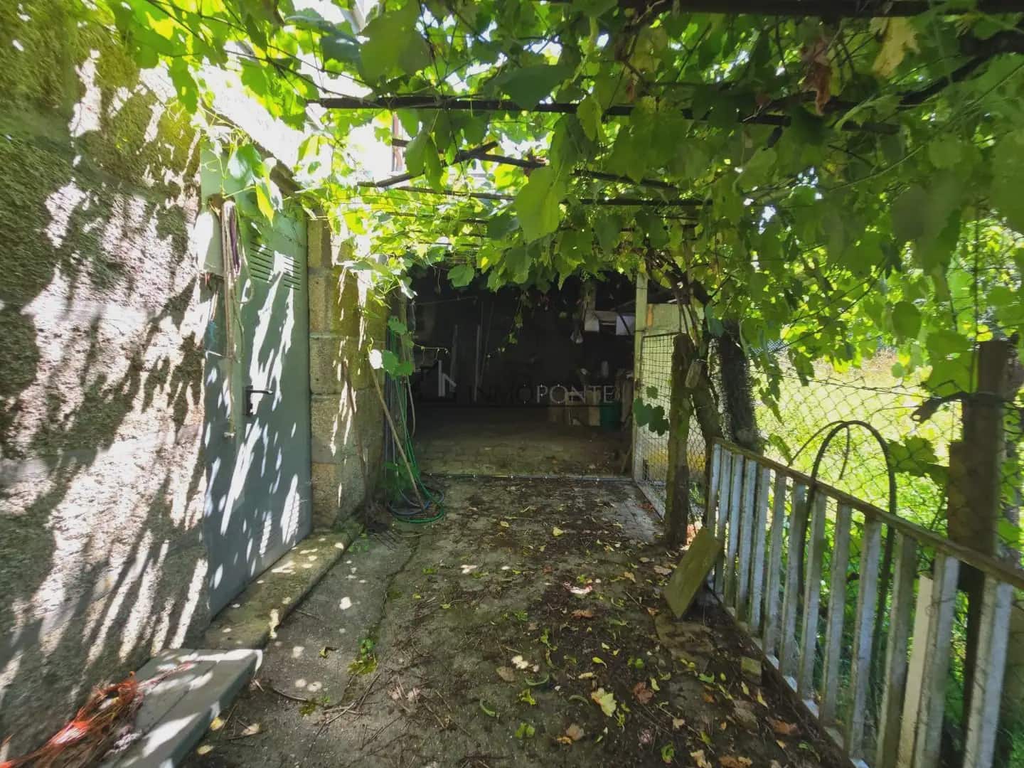4 bedroom Finca/Country House for sale in Pontevedra city with garage - € 280,000 (Ref: 9932553)