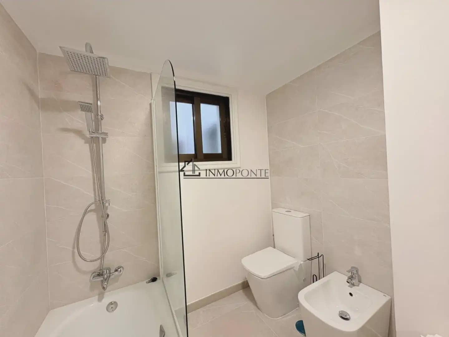 4 bedroom Flat for rent in Pontevedra city with garage - € 1,200 (Ref: 9993660)