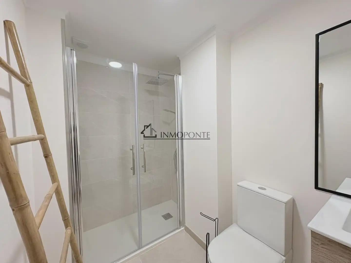 4 bedroom Flat for rent in Pontevedra city with garage - € 1,200 (Ref: 9993660)