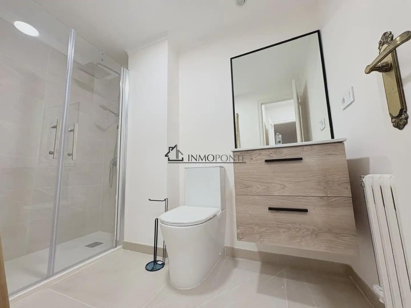 4 bedroom Flat for rent in Pontevedra city with garage - € 1,200 (Ref: 9993660)
