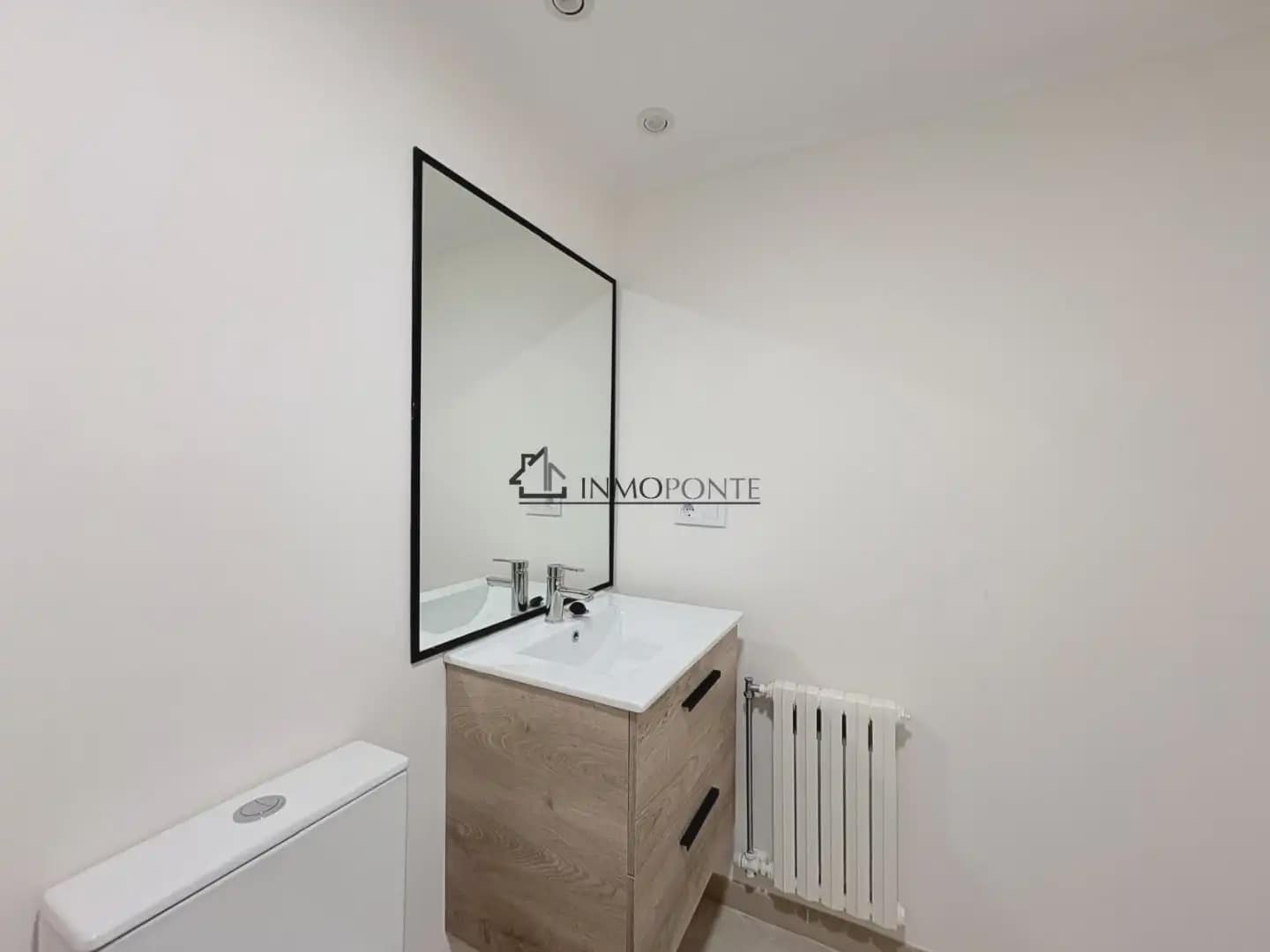 4 bedroom Flat for rent in Pontevedra city with garage - € 1,200 (Ref: 9993660)