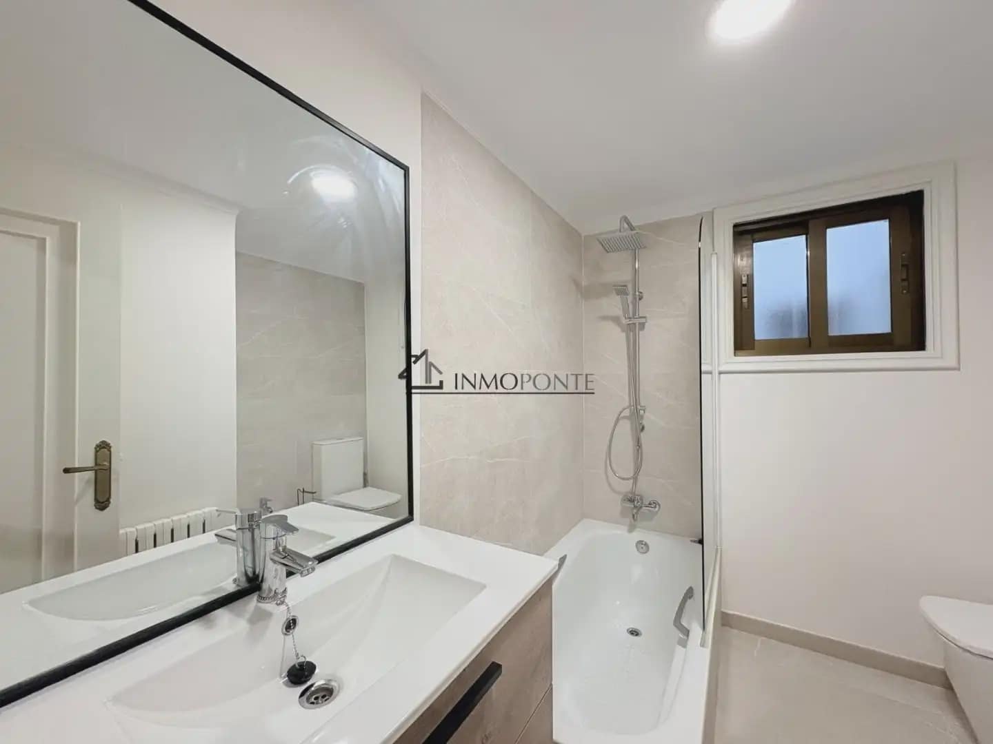 4 bedroom Flat for rent in Pontevedra city with garage - € 1,200 (Ref: 9993660)