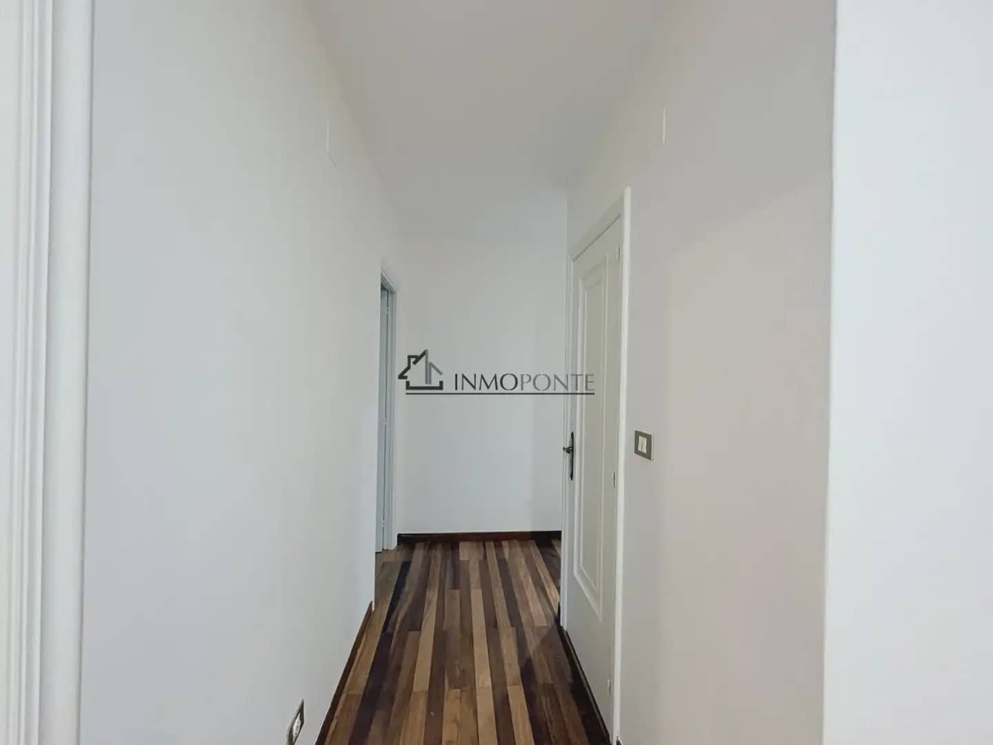 4 bedroom Flat for rent in Pontevedra city with garage - € 1,200 (Ref: 9993660)
