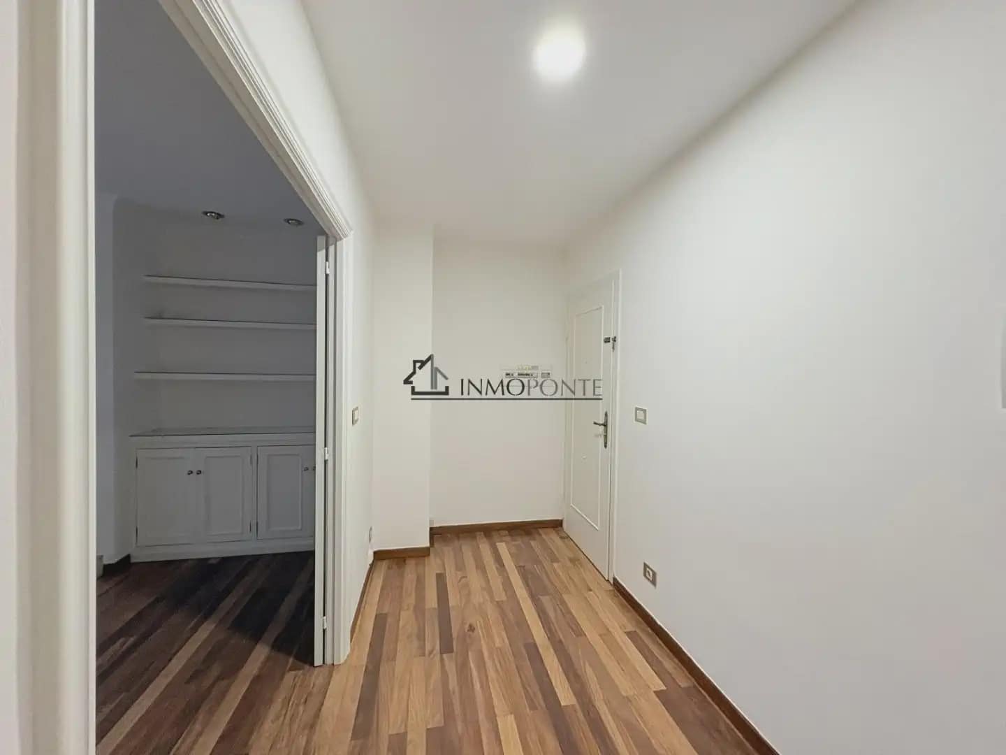 4 bedroom Flat for rent in Pontevedra city with garage - € 1,200 (Ref: 9993660)