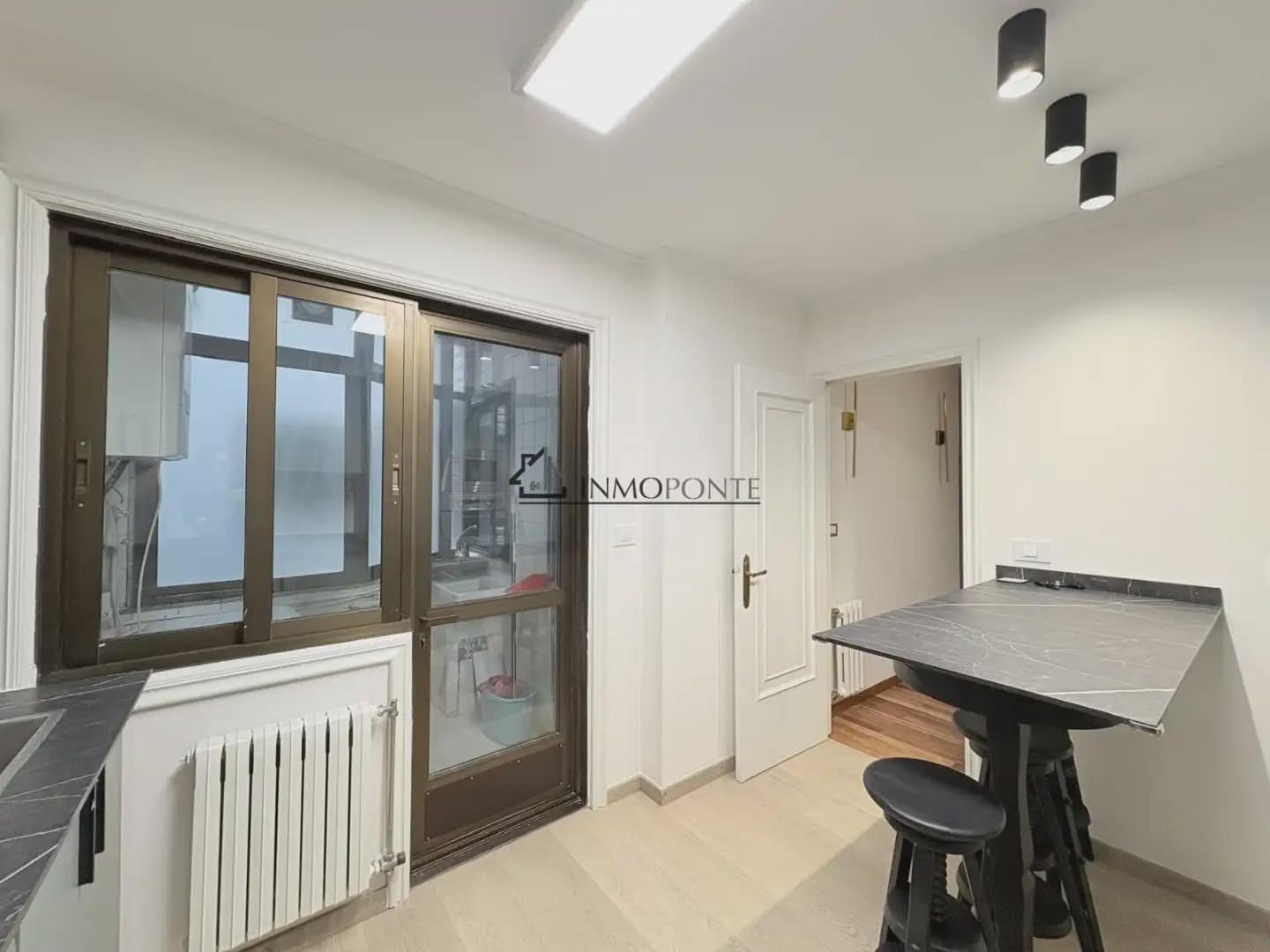 4 bedroom Flat for rent in Pontevedra city with garage - € 1,200 (Ref: 9993660)
