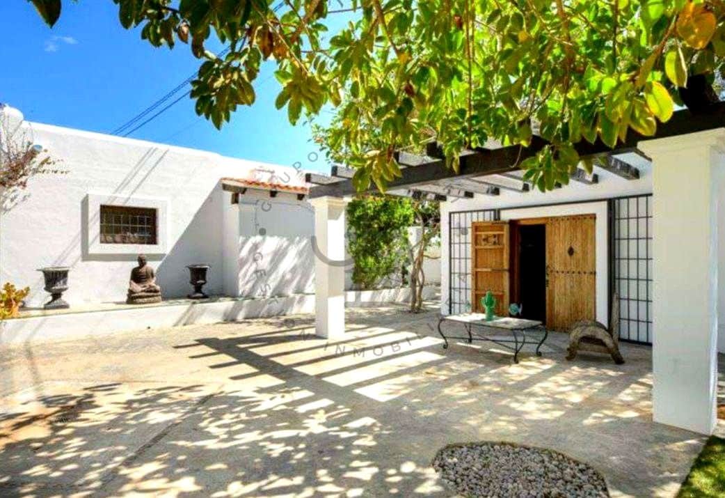 4 bedroom Villa for sale in San Jose / Sant Josep de Sa Talaia with pool - € 2,300,000 (Ref: 8941744)