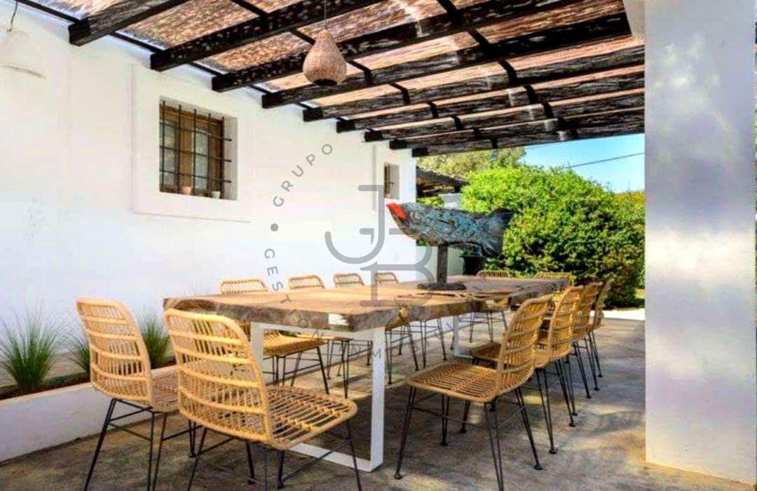 4 bedroom Villa for sale in San Jose / Sant Josep de Sa Talaia with pool - € 2,300,000 (Ref: 8941744)