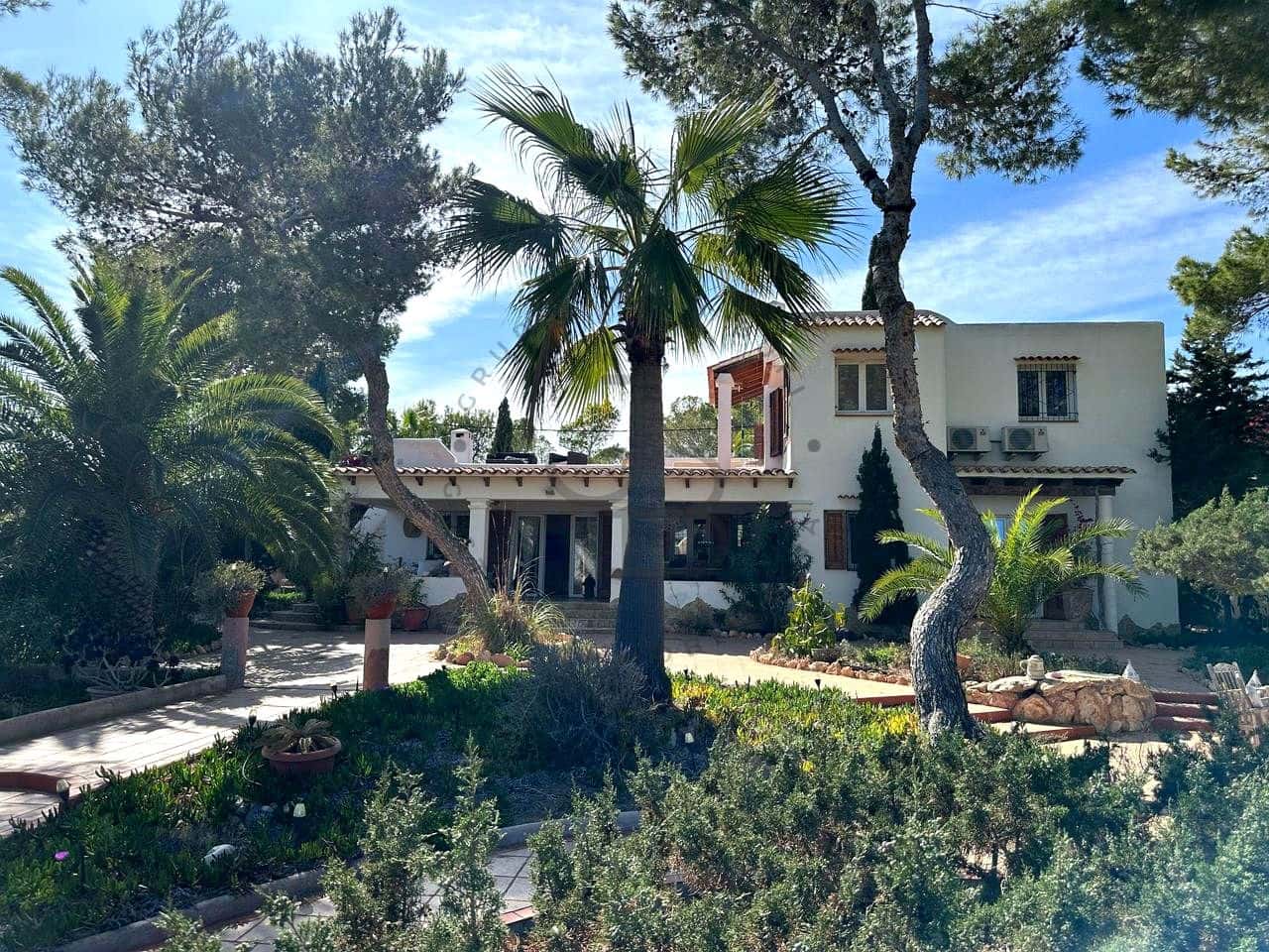 4 bedroom Villa for sale in Ibiza / Eivissa town with pool - € 4,900,000 (Ref: 8941747)