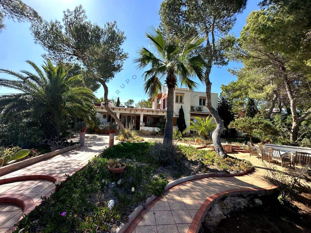 4 bedroom Villa for sale in Ibiza / Eivissa town with pool - € 4,900,000 (Ref: 8941747)