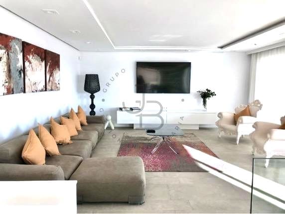 Villa/Maison de 5 chambres à louer à Santa Eulalia / Santa Eularia avec piscine garage - 10 850 € (Ref: 8989880)