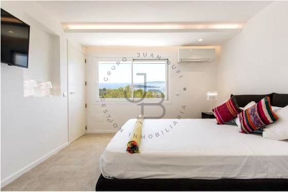 5 soveværelse Villa til leje i Santa Eulalia / Santa Eularia med swimmingpool garage - € 10.850 (Ref: 8989880)