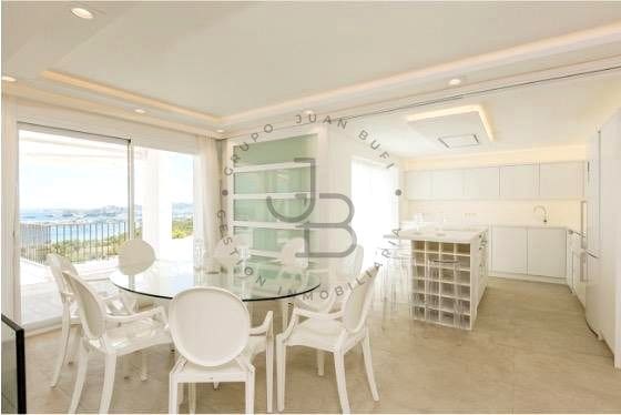 Villa/Maison de 5 chambres à louer à Santa Eulalia / Santa Eularia avec piscine garage - 10 850 € (Ref: 8989880)