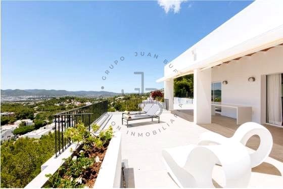 Villa/Maison de 5 chambres à louer à Santa Eulalia / Santa Eularia avec piscine garage - 10 850 € (Ref: 8989880)