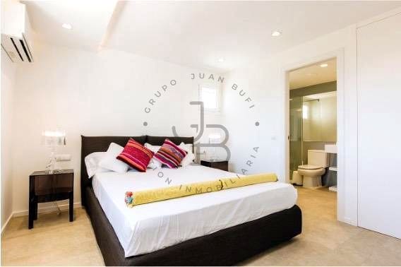 5 soveværelse Villa til leje i Santa Eulalia / Santa Eularia med swimmingpool garage - € 10.850 (Ref: 8989880)