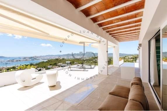 5 soveværelse Villa til leje i Santa Eulalia / Santa Eularia med swimmingpool garage - € 10.850 (Ref: 8989880)