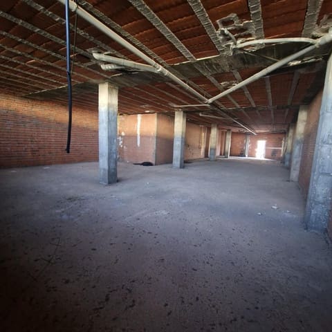 Commercieel te huur in Avenida Elvas, Badajoz stad - € 195 (Ref: 10098487)