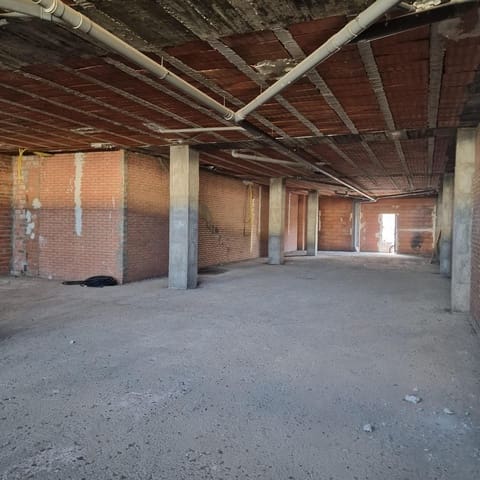 Commercieel te huur in Avenida Elvas, Badajoz stad - € 195 (Ref: 10098487)
