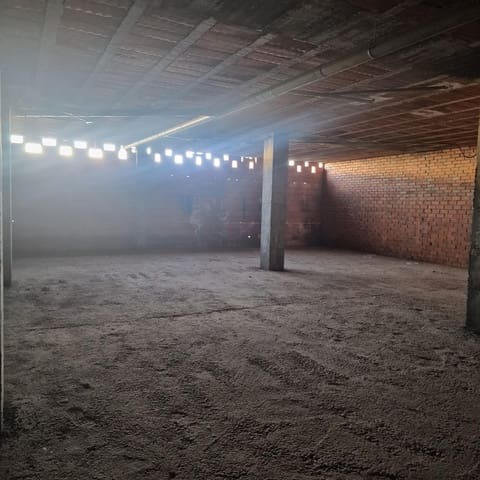 Commercieel te huur in Avenida Elvas, Badajoz stad - € 195 (Ref: 10098487)