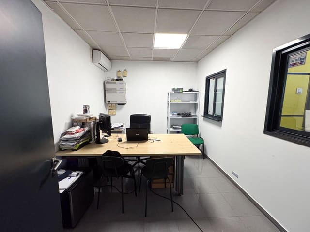 Yritys vuokrattavana paikassa Pol Ind Haza Angosta, Málaga kaupunki mukana 
autotalli - 30 000 € (Ref: 10098488)