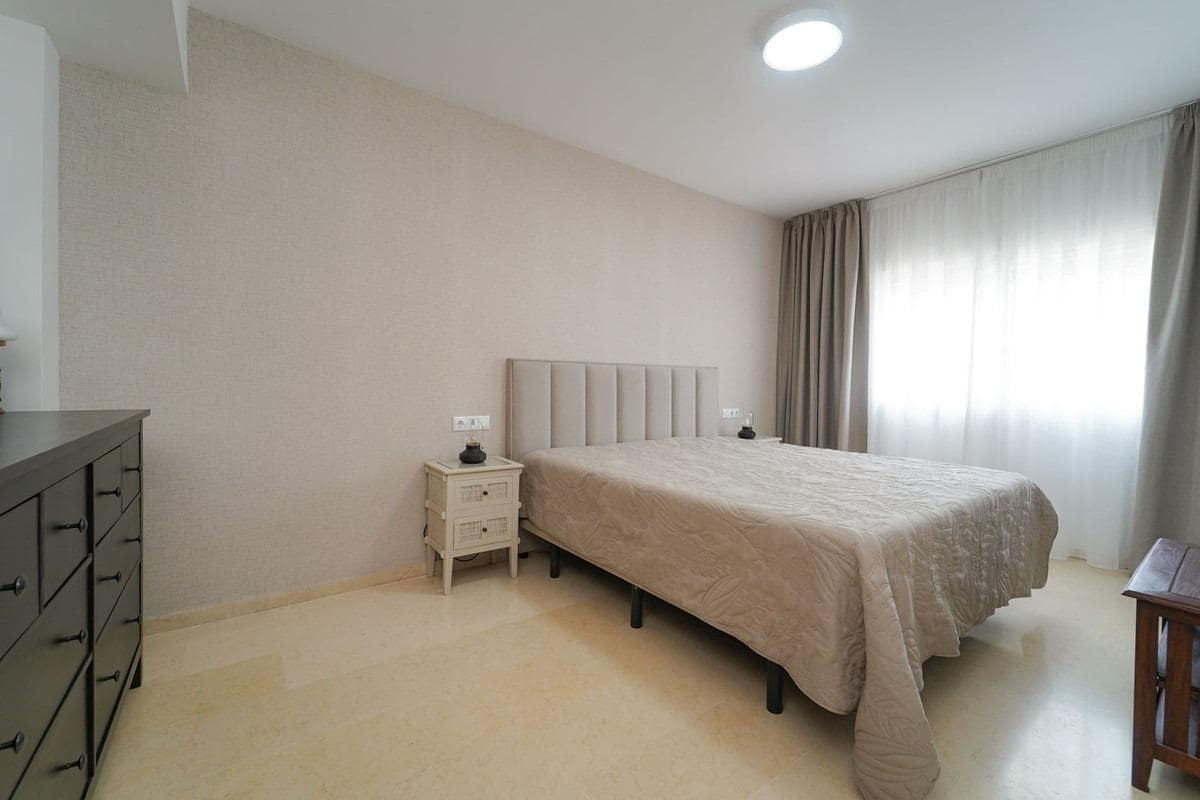 2 sovrum Takvåning till salu i Elviria med pool - 415 000 € (Ref: 10150381)