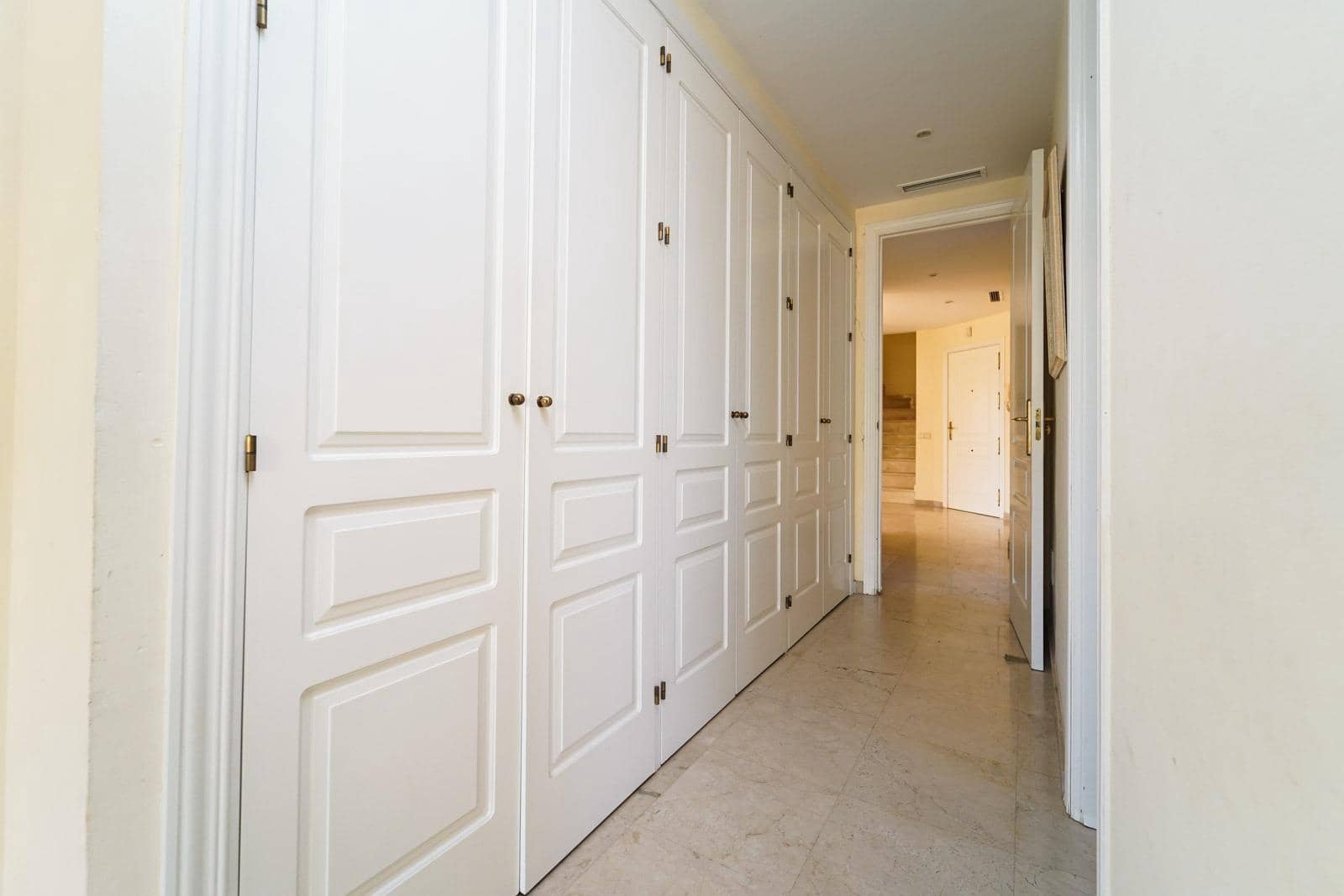 3 quarto Penthouse para venda em Elviria com piscina garagem - 920 000 € (Ref: 10150385)