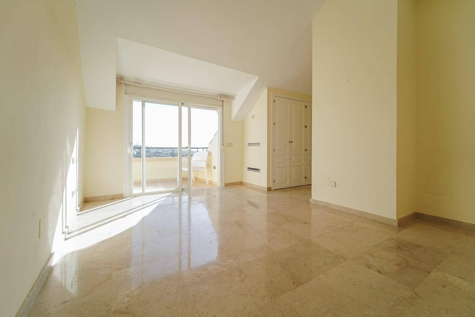 3 quarto Penthouse para venda em Elviria com piscina garagem - 920 000 € (Ref: 10150385)
