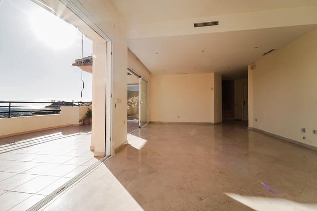 3 quarto Penthouse para venda em Elviria, Marbella com piscina garagem - 920 000 € (Ref: 10150385)