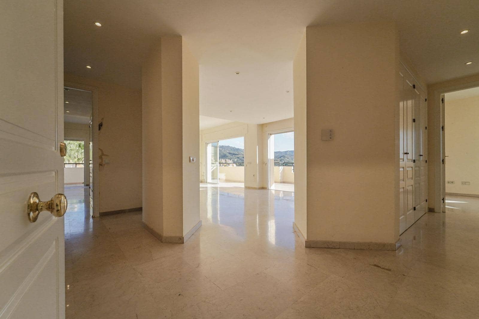 3 quarto Penthouse para venda em Elviria com piscina garagem - 920 000 € (Ref: 10150385)
