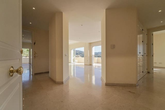 3 quarto Penthouse para venda em Elviria, Marbella com piscina garagem - 920 000 € (Ref: 10150385)