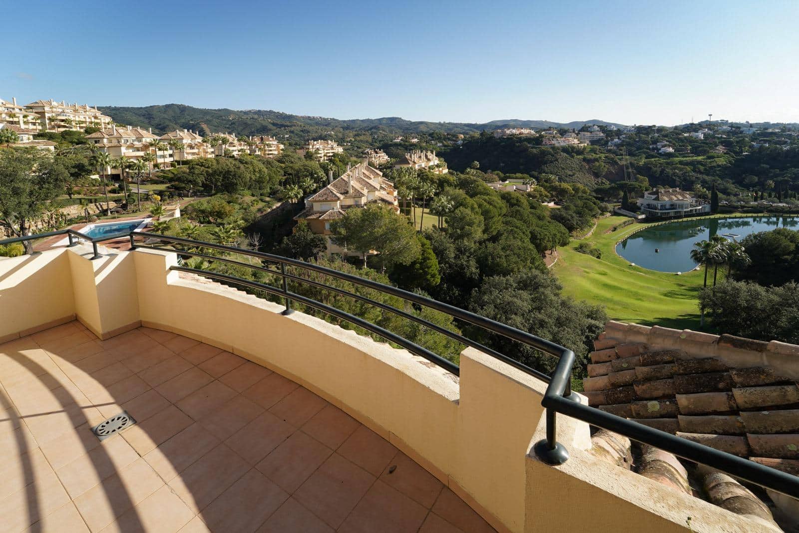 3 quarto Penthouse para venda em Elviria com piscina garagem - 920 000 € (Ref: 10150385)