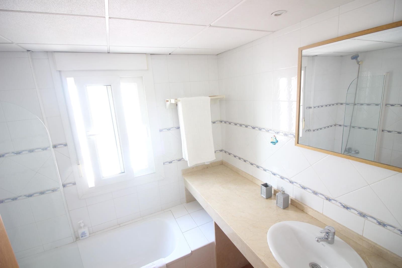 Piso de 3 habitaciones en Marbella en venta con garaje - 572.400 € (Ref: 10150386)