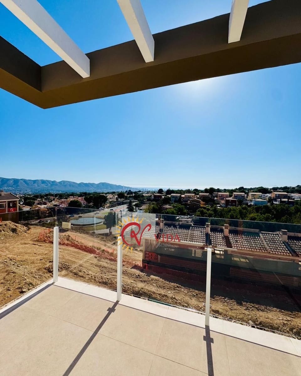 4 quarto Moradia Geminada para venda em La Nucia com piscina garagem - 465 000 € (Ref: 10062553)