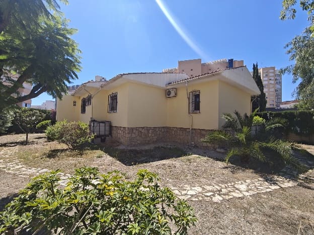 4 Zimmer Villa zu verkaufen in Benidorm mit Garage - 830.000 € (Ref: 10062574)