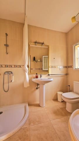 5 Zimmer Villa zu verkaufen in La Nucia mit Pool Garage - 475.000 € (Ref: 10062588)