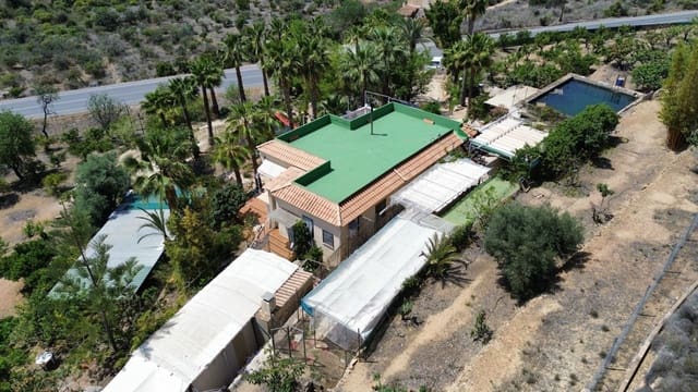 5 Zimmer Villa zu verkaufen in La Nucia mit Pool Garage - 475.000 € (Ref: 10062588)