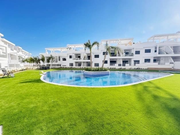 2 soveværelse Bungalow til salg i Torrevieja med swimmingpool garage - € 326.000 (Ref: 10062593)