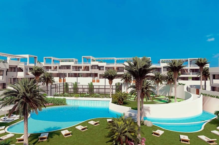 2 bedroom Bungalow for sale in Torrevieja with pool garage - € 326,000 (Ref: 10062593)
